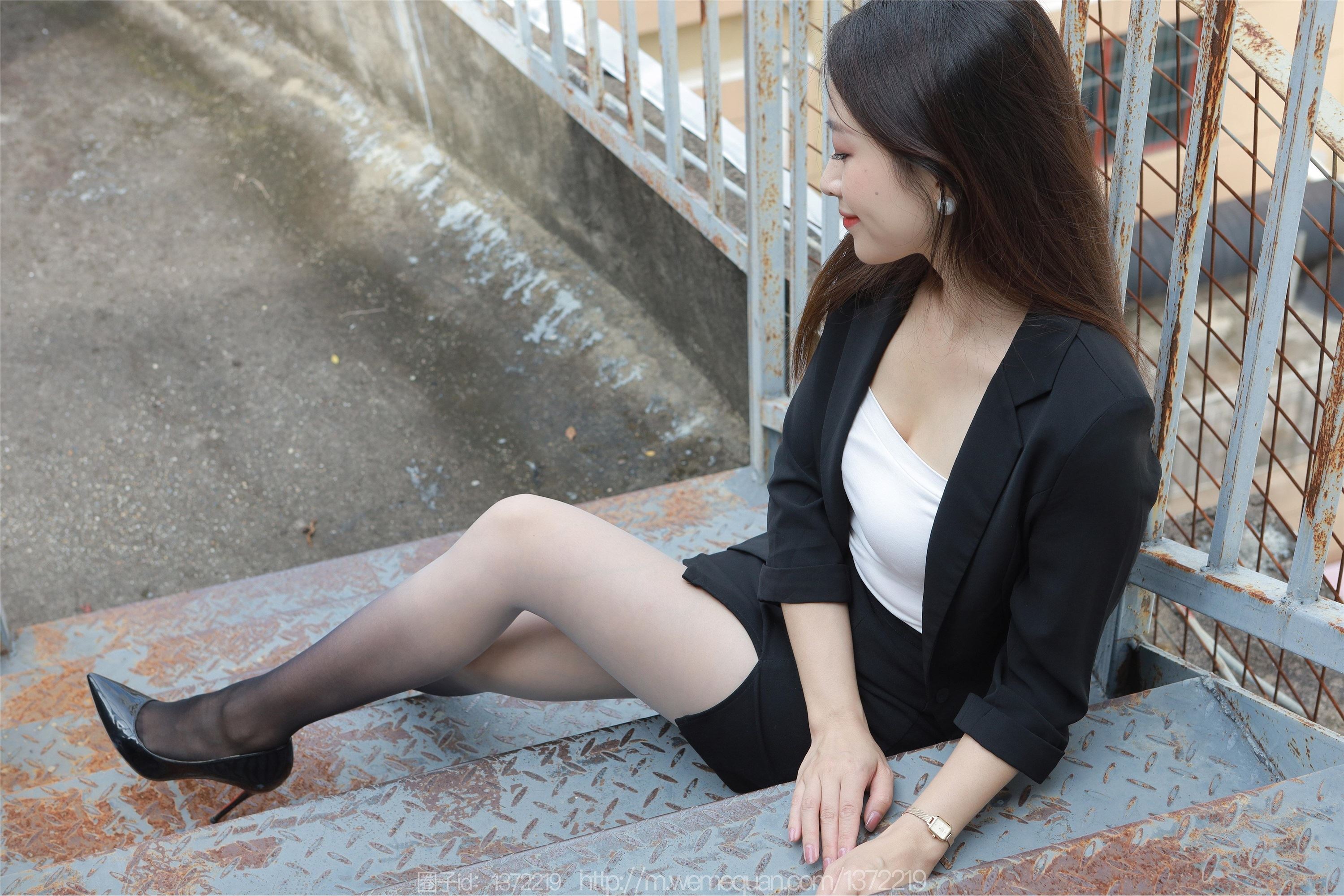 IESS异思趣向  2023.09.28 丝享家 1545 小婕《黑白灰渐变》